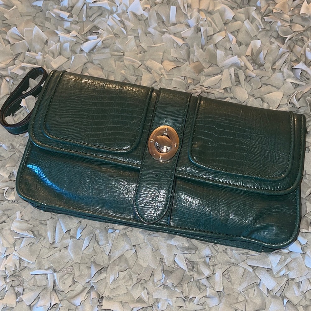 Green clutch